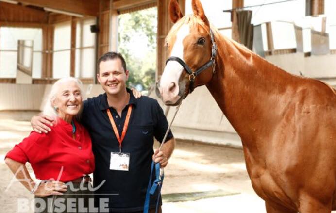 zeigt mich mit Linda Tellinton Jones mit meinem Pferd Bonni